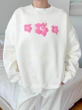Ivory Floral Sweatshirt with Hibiscus Print for Effortless Everyday Style