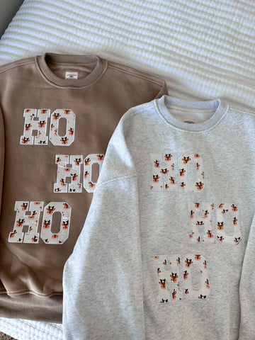 Cozy Pearl Grey Sweatshirt with Reindeer Design for Effortless Winter Style