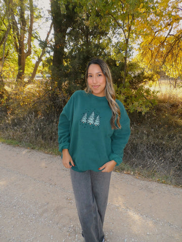 Cozy Christmas Tree Embroidered Sweatshirt for Festive Winter Style
