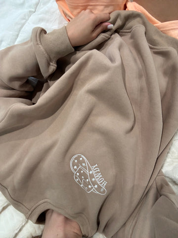 Cozy Embroidered Sweatshirt with Playful Cappuccino Howdy Design