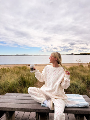 Ivory Sweatshirt with Sweet Cherry Print for Cozy Everyday Style