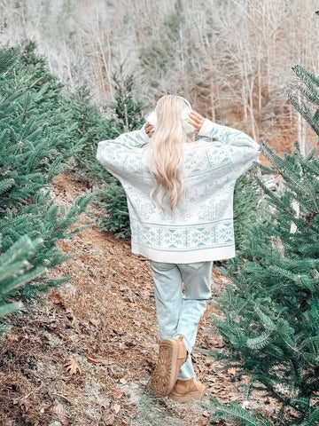 Cozy Oversized Christmas Sweater with Snowflake Design for Festive Style