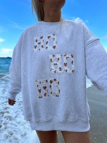 Cozy Pearl Grey Sweatshirt with Reindeer Design for Effortless Winter Style