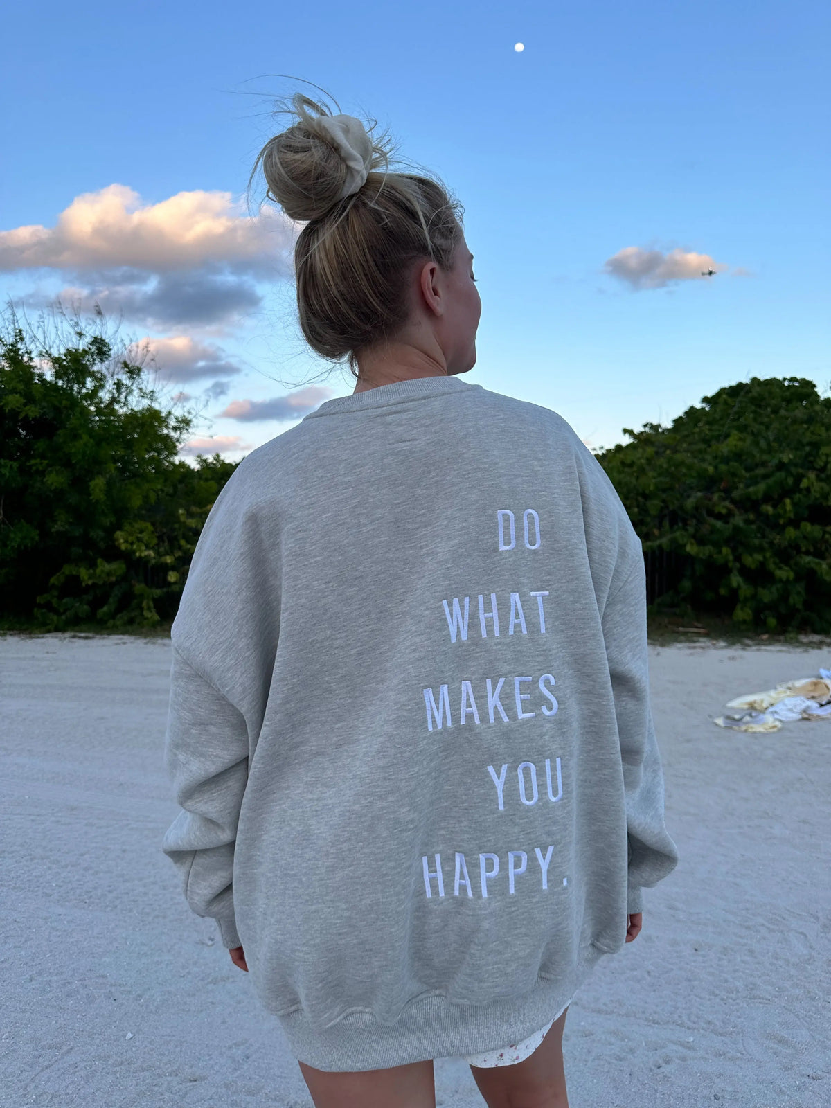 Do What Makes You Happy Embroidered Sweatshirt for Cozy Afternoons