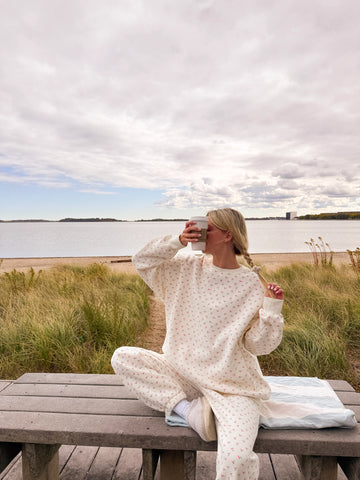 Ivory Sweatshirt with Sweet Cherry Print for Cozy Everyday Style