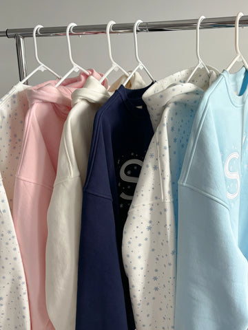 Cozy Icy Blue Snowflake Sweatshirt for Winter Adventures and Après-Ski Style