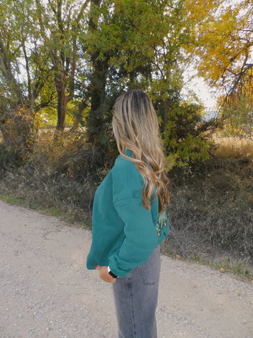 Cozy Christmas Tree Embroidered Sweatshirt for Festive Winter Style