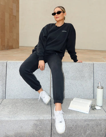 Classic Black Crewneck Sweatshirt for Effortless Everyday Style