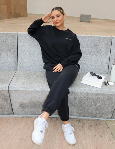 Classic Black Crewneck Sweatshirt for Effortless Everyday Style