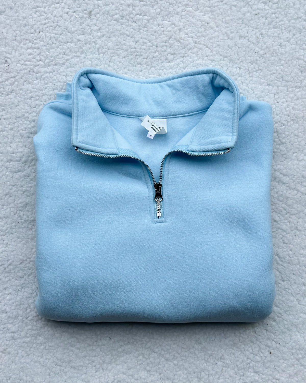 Effortless Icy Blue Quarter-Zip Sweatshirt for Cozy Everyday Style