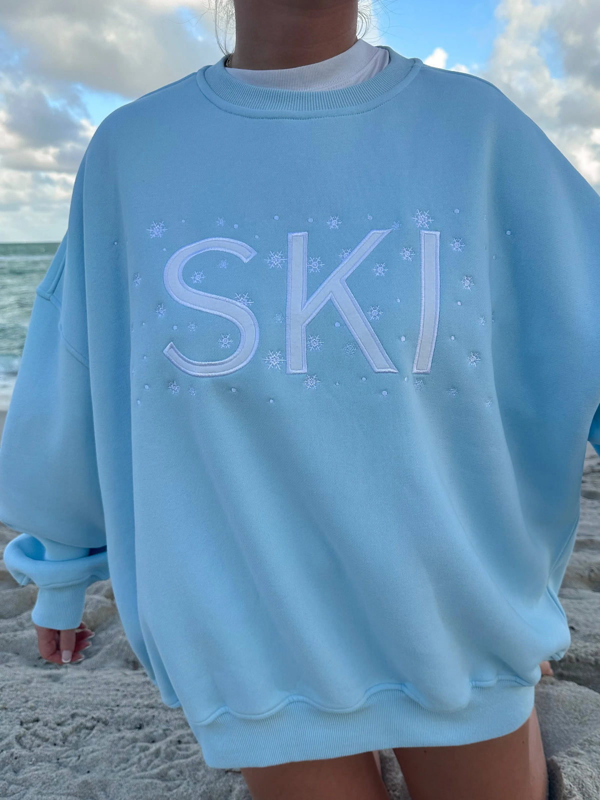 Cozy Icy Blue Snowflake Sweatshirt for Winter Adventures and Après-Ski Style