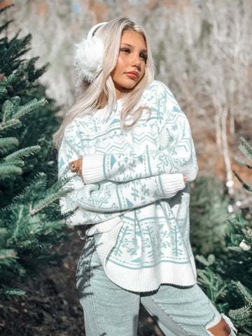 Cozy Oversized Christmas Sweater with Snowflake Design for Festive Style