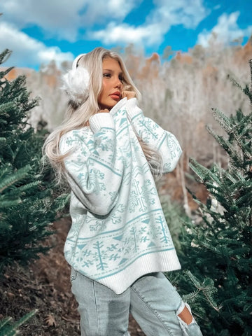 Cozy Oversized Christmas Sweater with Snowflake Design for Festive Style