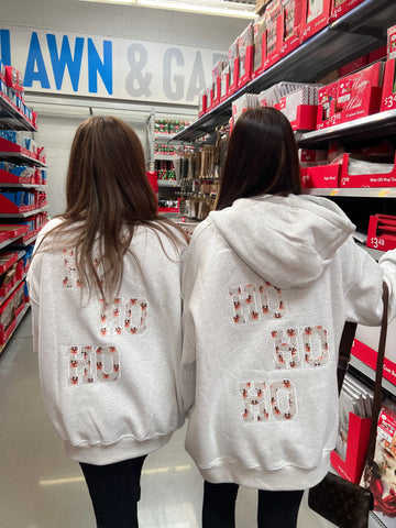 Cozy Pearl Grey Sweatshirt with Reindeer Design for Effortless Winter Style