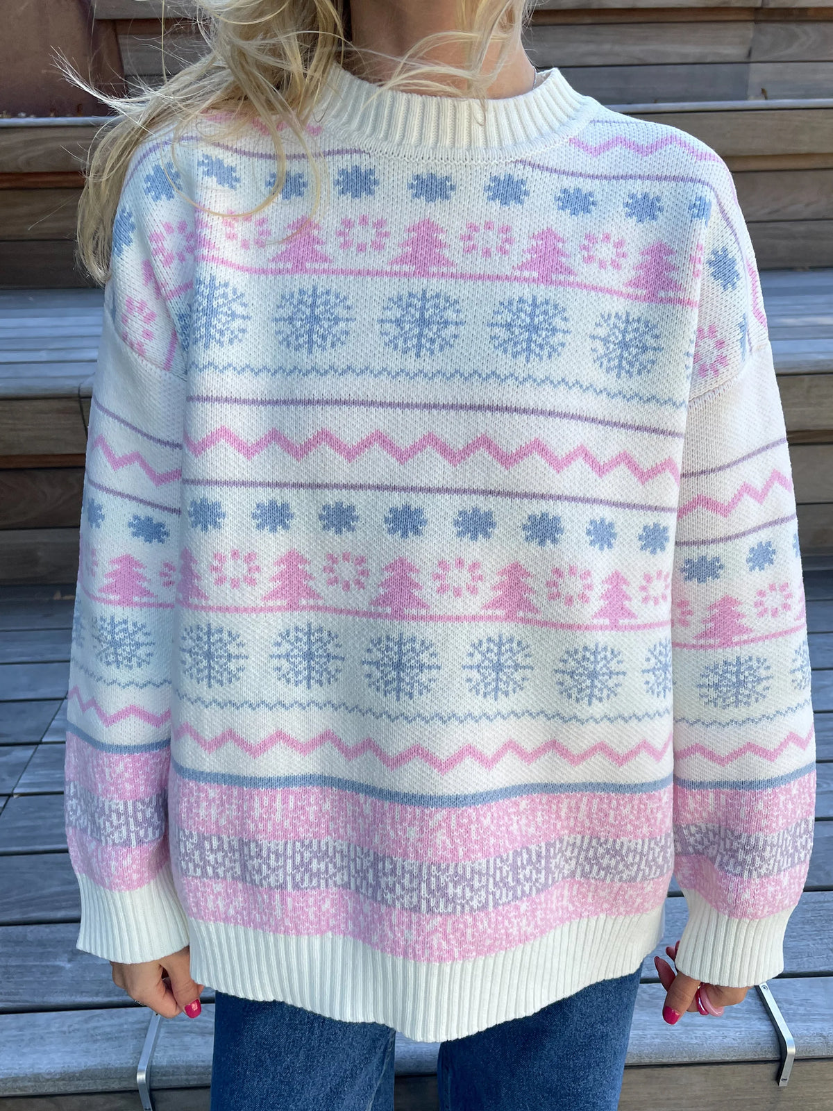 Cozy Nordic Knit Sweater for Winter Adventures and Après-Ski Style