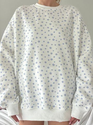 Effortless Blue Floral Sweatshirt for a Soft and Dreamy Everyday Look