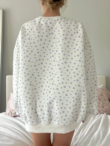 Effortless Blue Floral Sweatshirt for a Soft and Dreamy Everyday Look