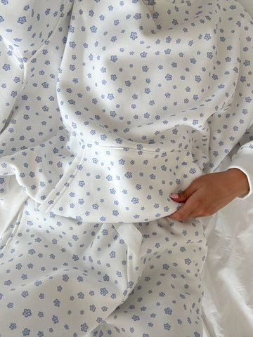 Floral Print Hoodie in White and Blue for a Fresh Everyday Look