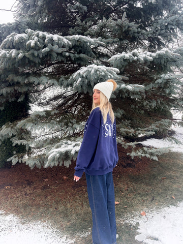 Cozy Snowflake Embroidered Sweatshirt for Winter Style