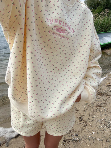 Cream Sweatshirt with Delicate Rose Embroidery for Cozy Everyday Style